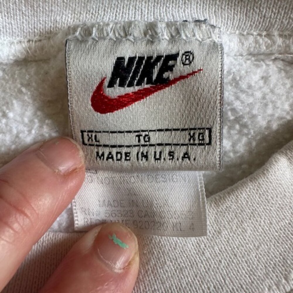 Rare Vintage 90s Nike Town Chicago Embroidered Sweatshirt  8553 - Picture 5 of 10